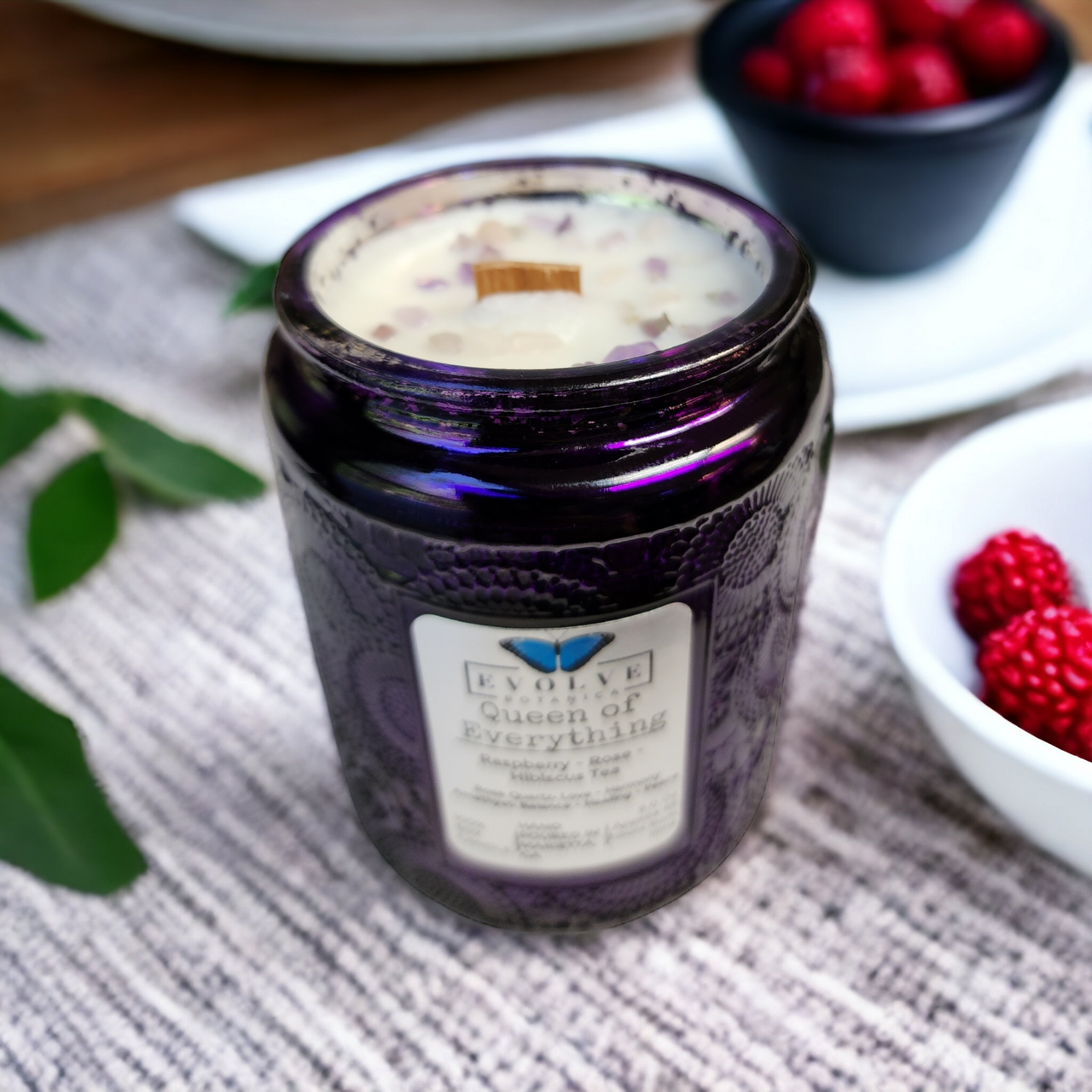 Evolve Botanica Queen of Everything - 4 oz Wood Wick Soy Candle (Amethyst, Rose Quartz)