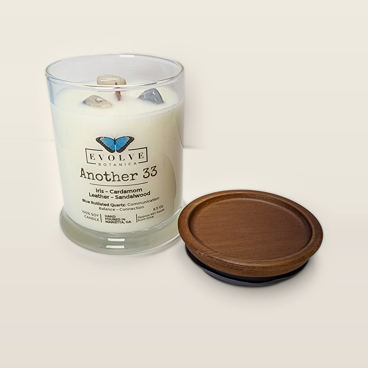 Evolve Botanica Another 33 6.5 oz soy sipper candle detail view