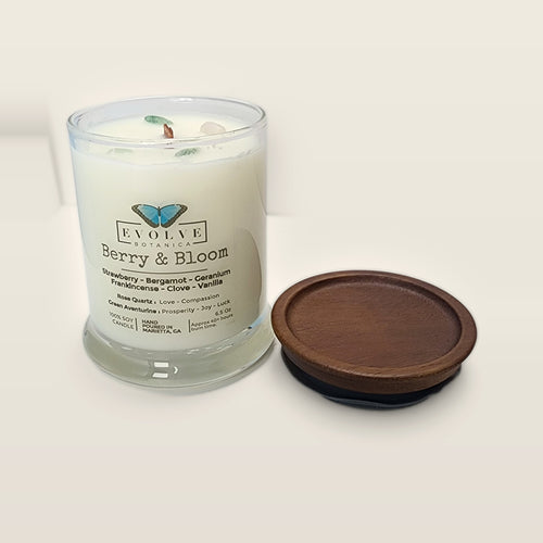 Evolve Botanica Berry & Bloom 6.5 oz soy sipper candle open with wood lid and crystals