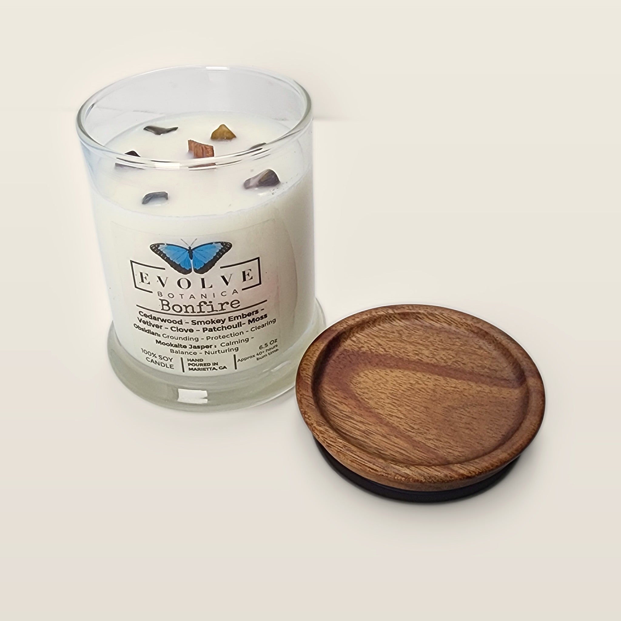Evolve Botanica Bonfire 6.5 oz soy sipper candle detail view