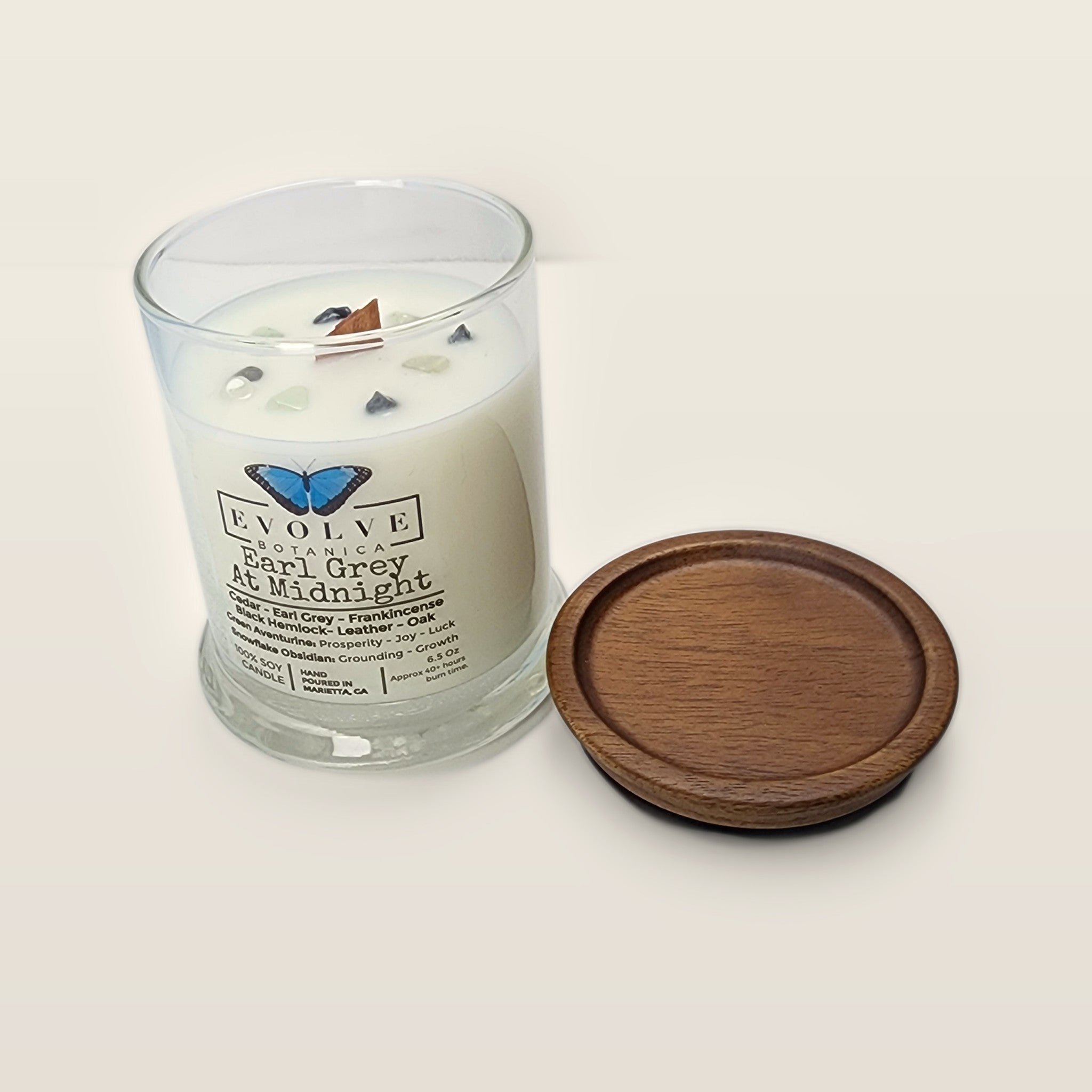 Evolve Botanica Earl Grey at Midnight 6.5 oz soy sipper candle open with wood lid and crystals