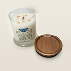 Evolve Botanica Georgia Peach 6.5 oz soy sipper candle angled view with wood wick and crystals