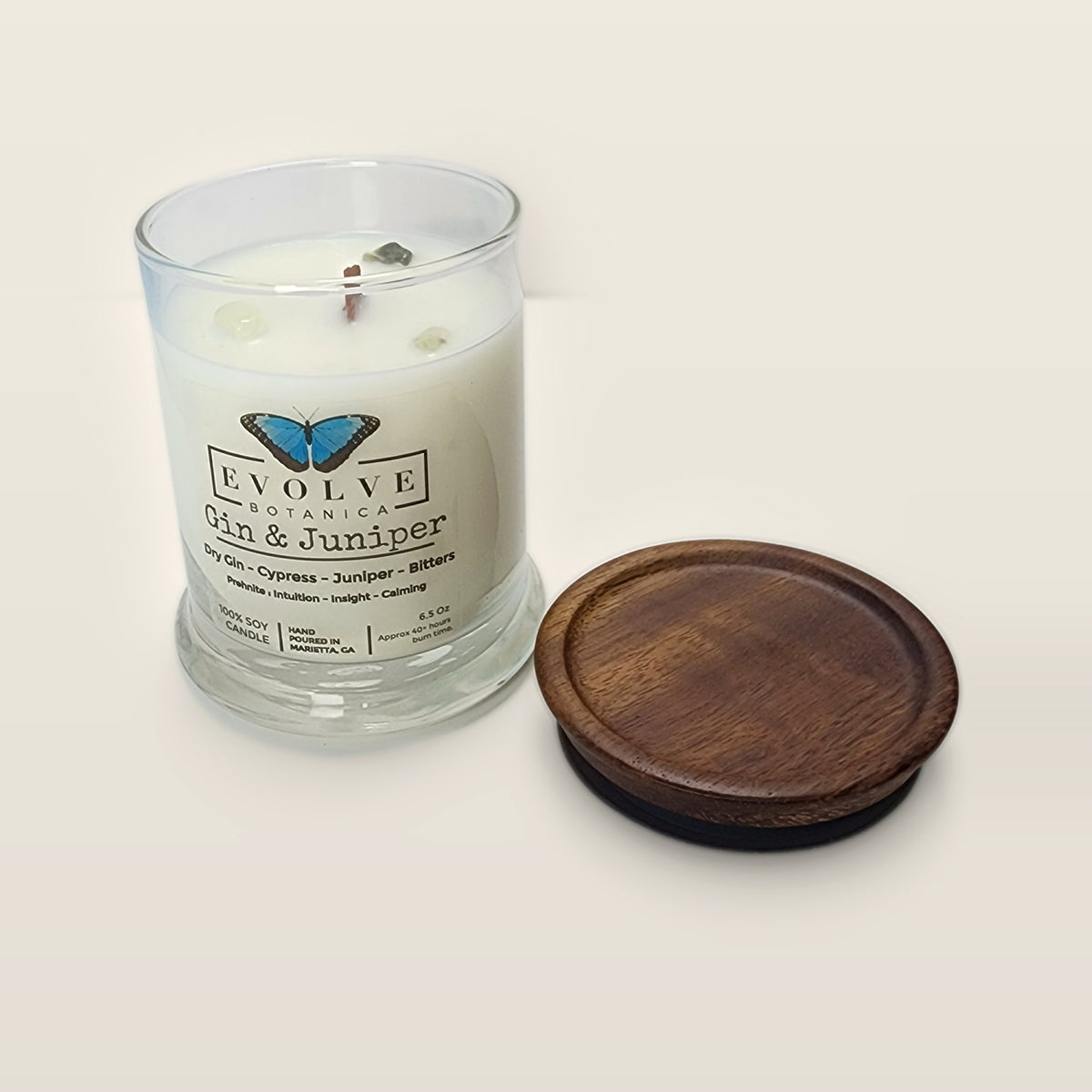 Evolve Botanica Gin & Juniper 6.5 oz soy sipper candle open with wood lid and crystals
