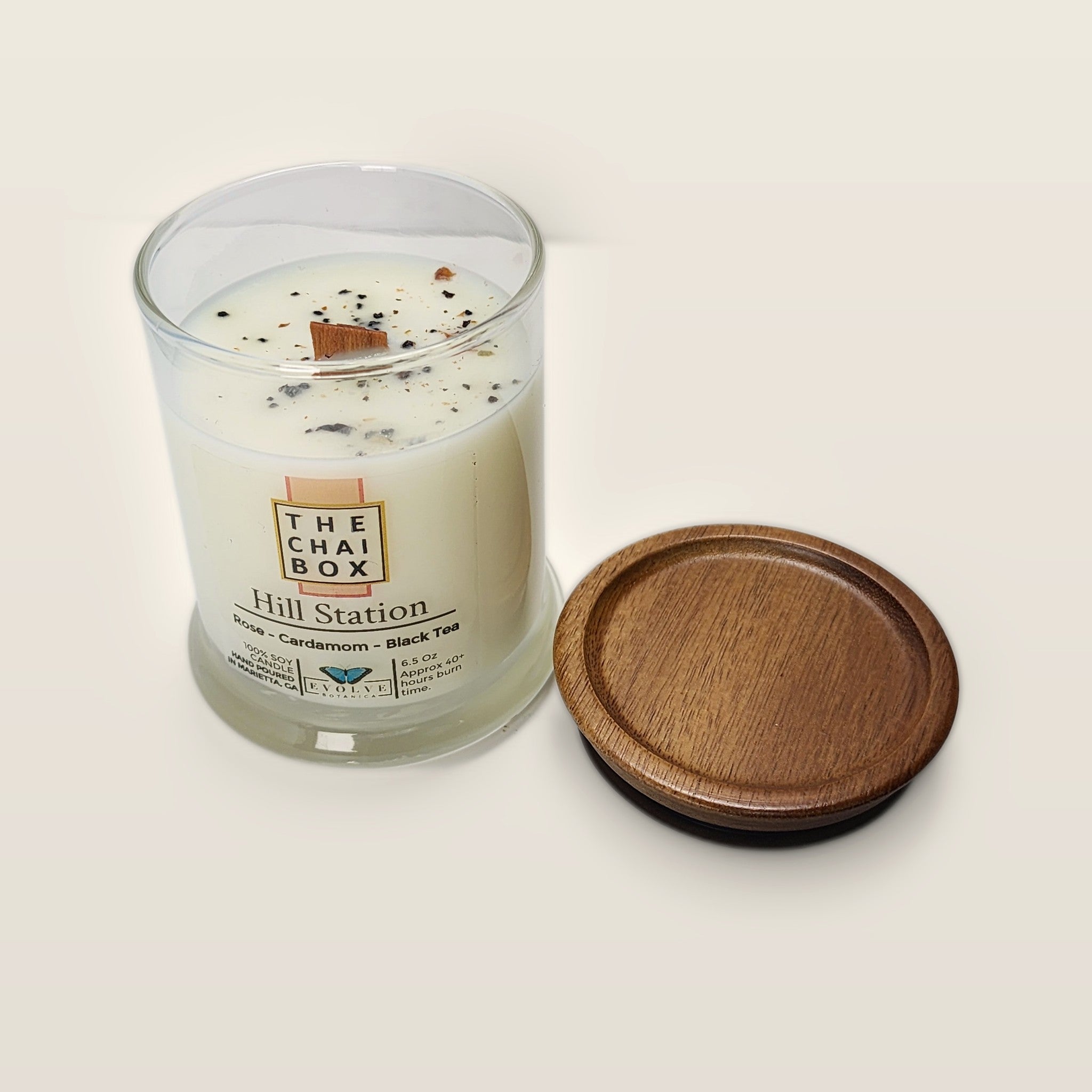 Evolve Botanica Hill Station 6.5 oz soy sipper candle detail view