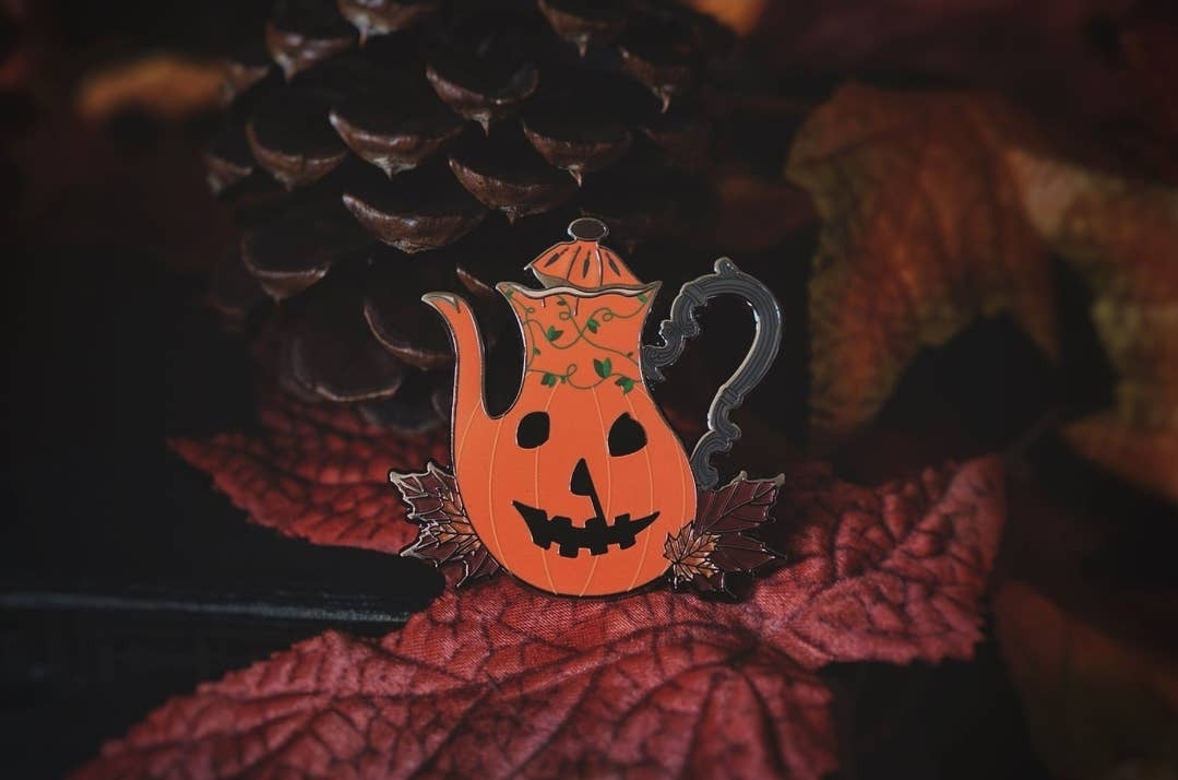 Evolve Botanica A Haunting in Haddonfield Enamel Pin