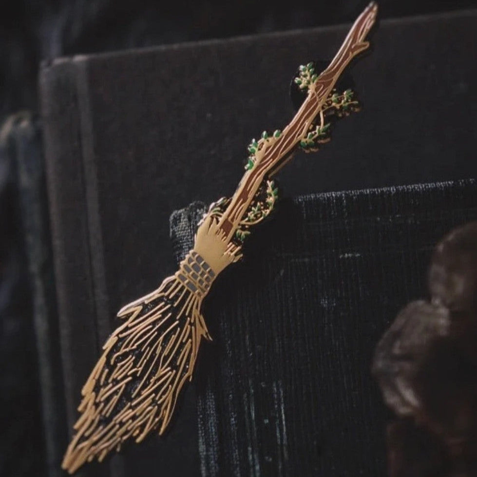 Evolve Botanica Lively Ghosts - Witch of the Woods Pin